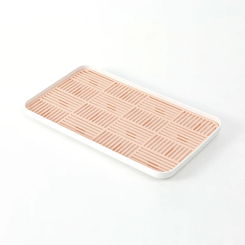 Grand égouttoir vaisselle plastique rose sur fond blanc