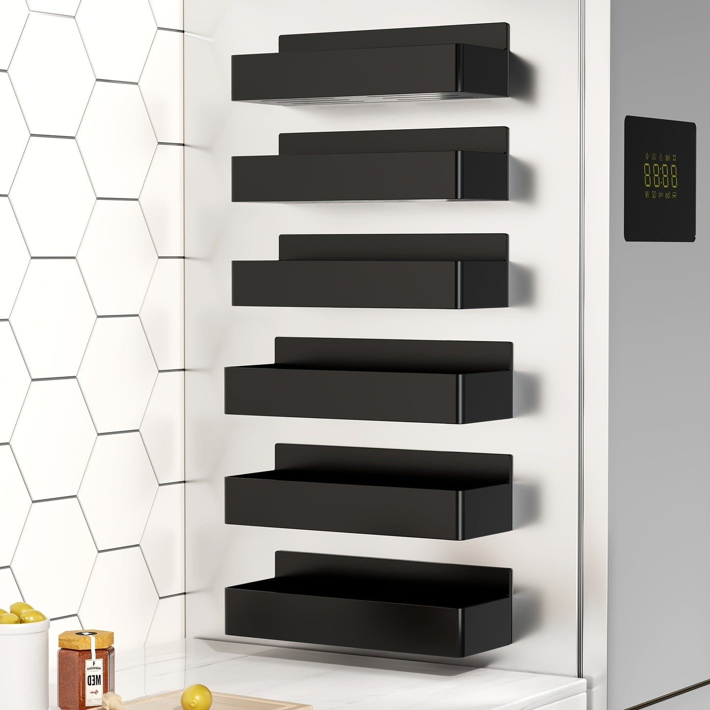 Étagère à épices magnétique sans perçage noire - 6 étagères sur côté gauche d'un frigo gris